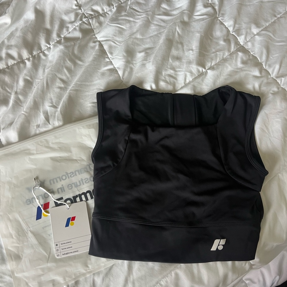 Black Women's Athletic Crop Top
Posture correcting